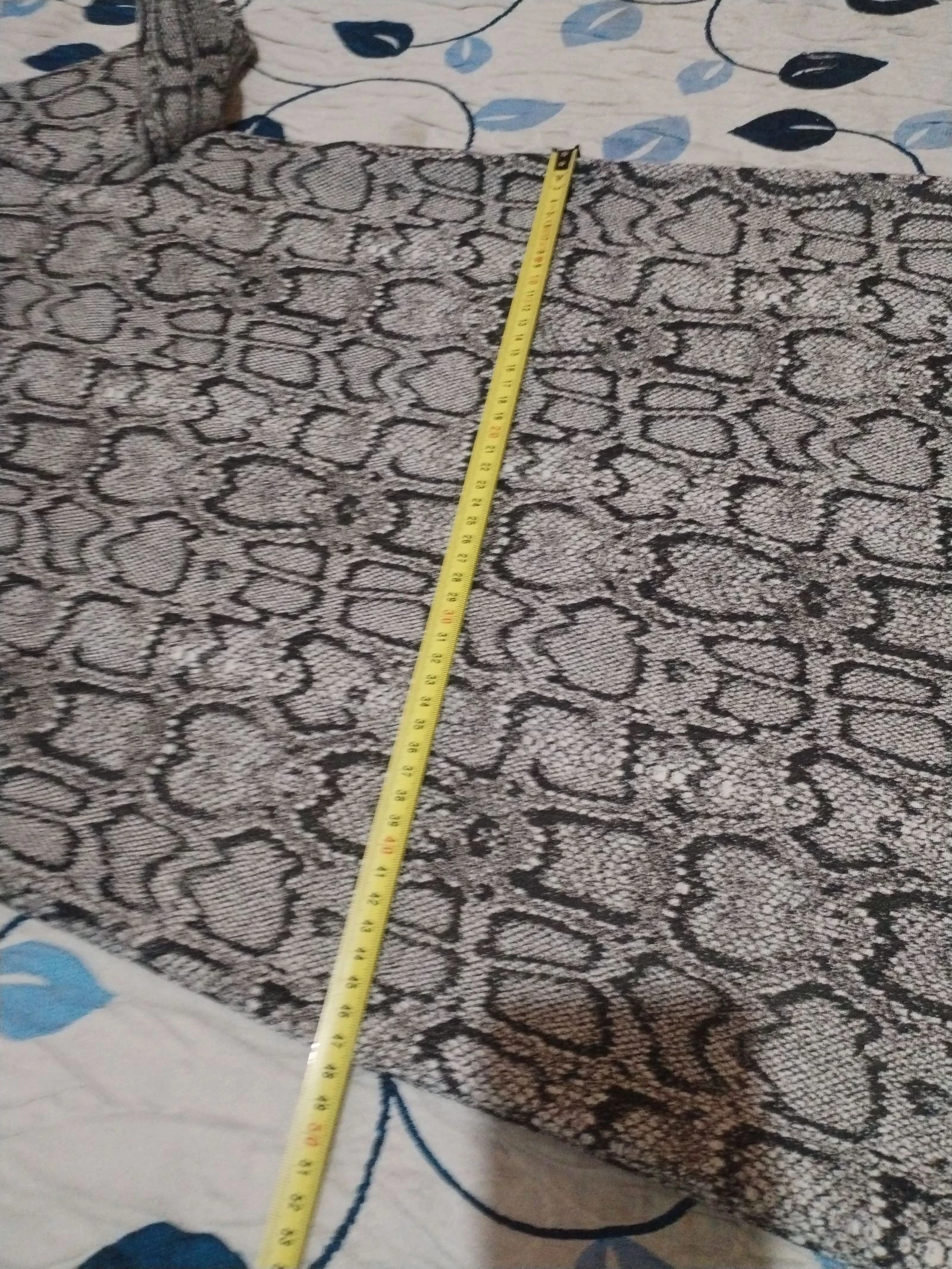 Vestido de verano de Zara con un estampado de serpiente o de cocodrilo – photo 12